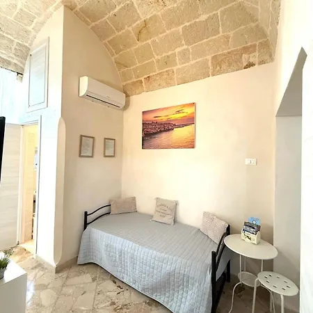 Apartment F&l House *