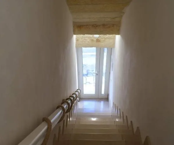 F&l House شقة